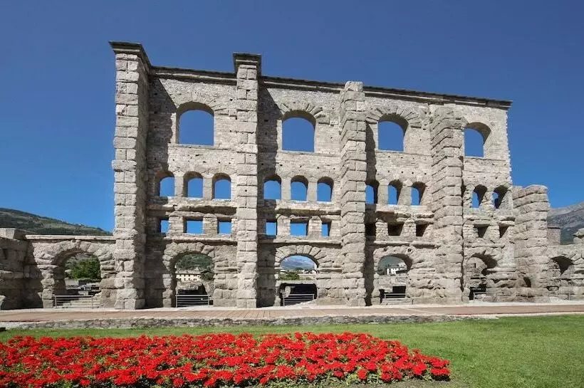 Отель Express Aosta East