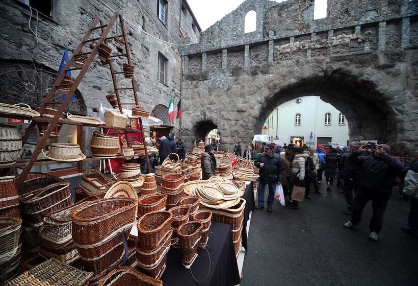 酒店 Express Aosta East