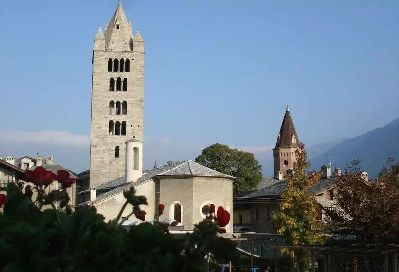 Отель Express Aosta East