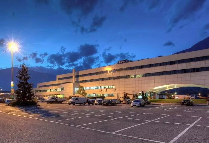 Отель Express Aosta East