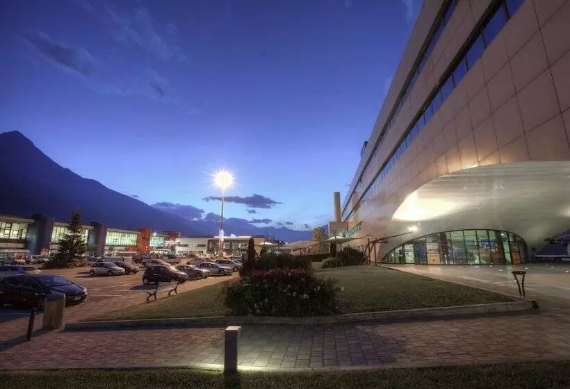 Отель Express Aosta East