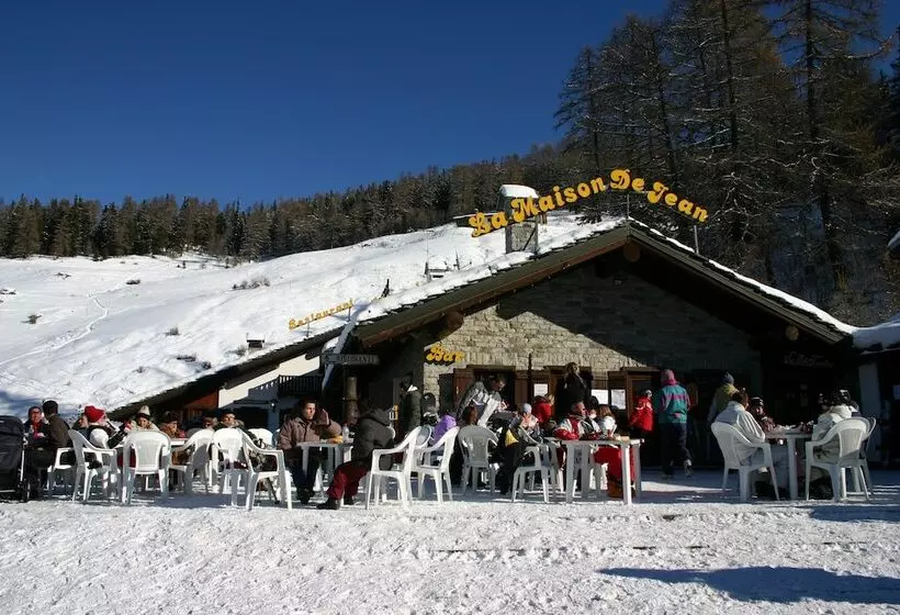 Отель Express Aosta East