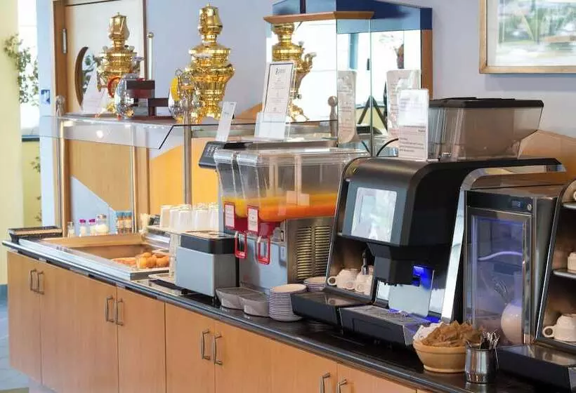 Отель Express Aosta East