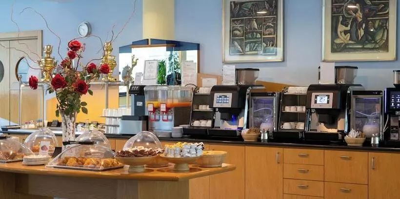 Отель Express Aosta East