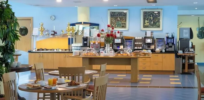 Отель Express Aosta East