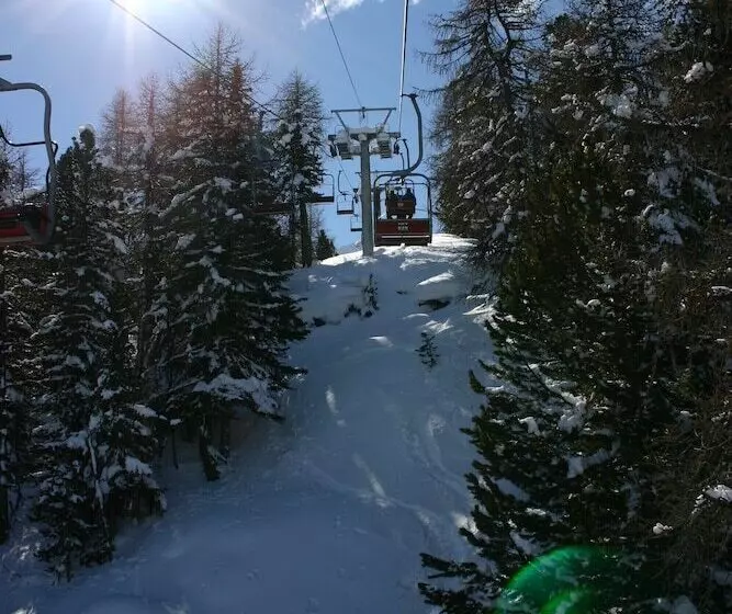 Отель Express Aosta East