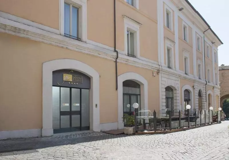 Отель Gallery  Recanati