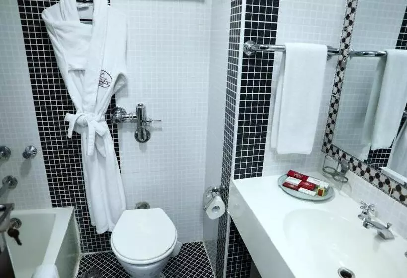 Hotel Le Grande Plaza