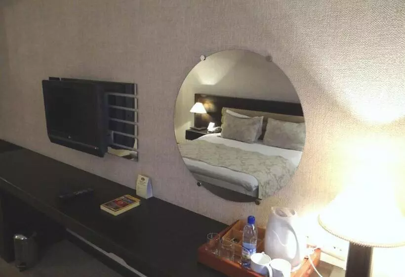 Hotel Le Grande Plaza