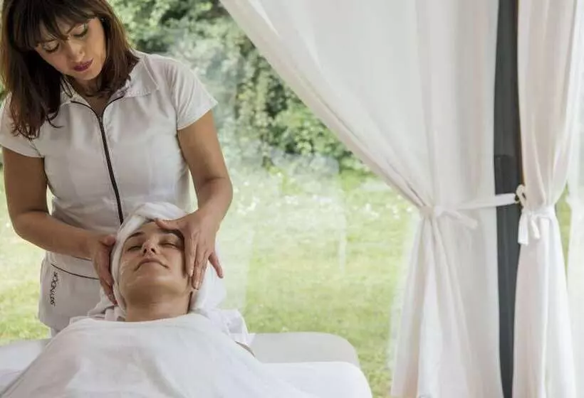 호텔 Monsignor Della Casa Country Resort & Spa