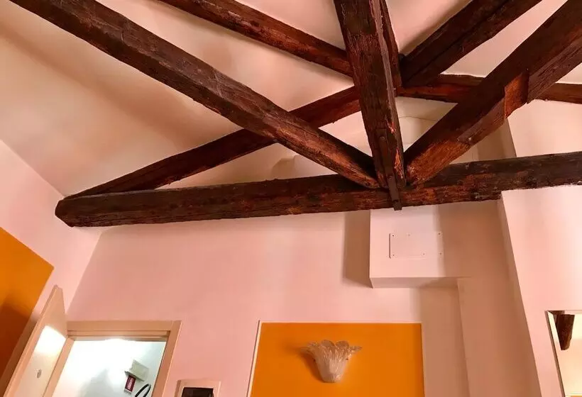 هتل Alla Corte Rossa