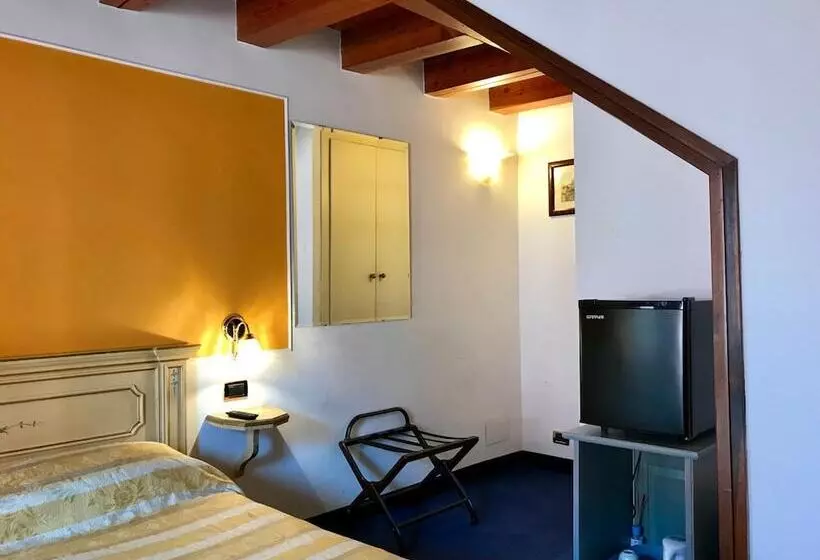 هتل Alla Corte Rossa