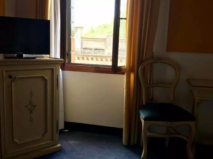 هتل Alla Corte Rossa