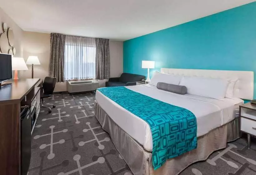 Отель Howard Johnson By Wyndham Romulus Detroit Metro Airport