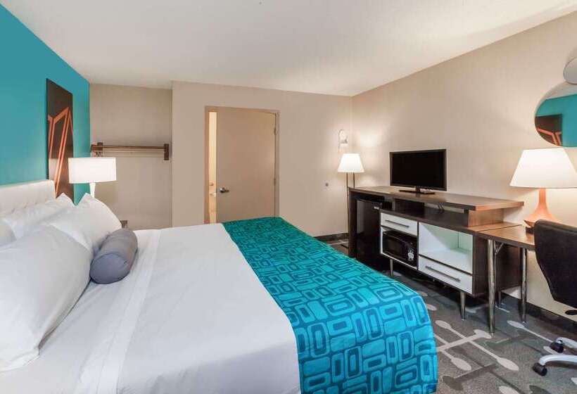 فندق Howard Johnson By Wyndham Romulus Detroit Metro Airport