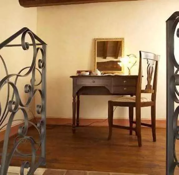 Hotelli La Locanda Del Borgo