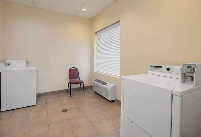 Отель La Quinta By Wyndham Atlanta Douglasville