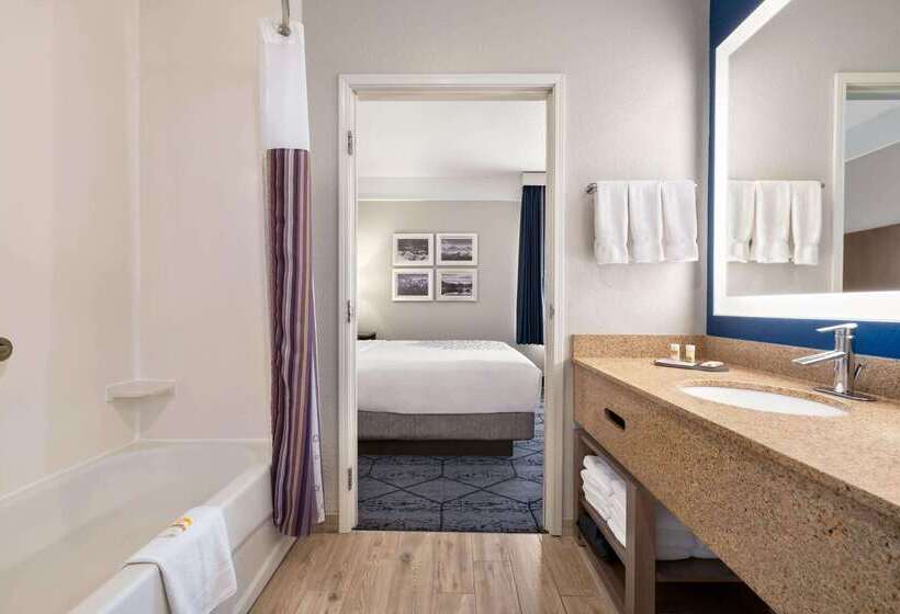 בית מלון כפרי La Quinta Inn And Suites By Wyndham At Watiki Waterpark