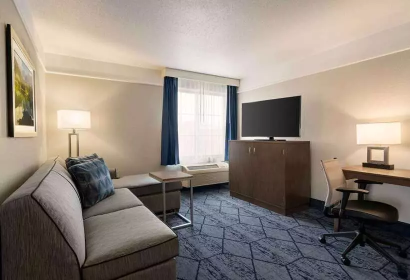 هتل La Quinta Inn And Suites By Wyndham At Watiki Waterpark