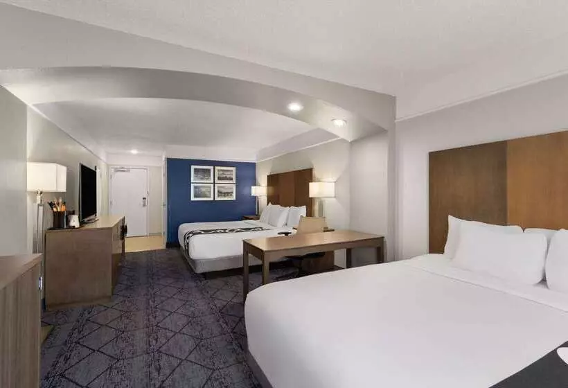 هتل La Quinta Inn And Suites By Wyndham At Watiki Waterpark