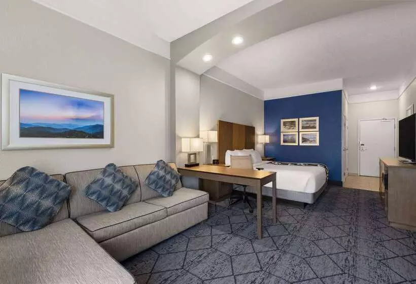 هتل La Quinta Inn And Suites By Wyndham At Watiki Waterpark