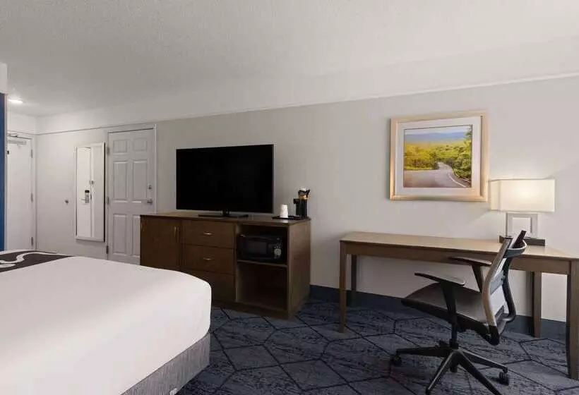 هتل La Quinta Inn And Suites By Wyndham At Watiki Waterpark