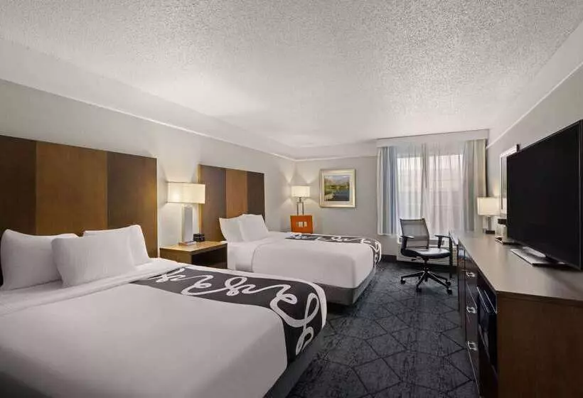 هتل La Quinta Inn And Suites By Wyndham At Watiki Waterpark