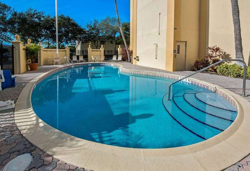 호텔 La Quinta By Wyndham West Palm Beach Airport