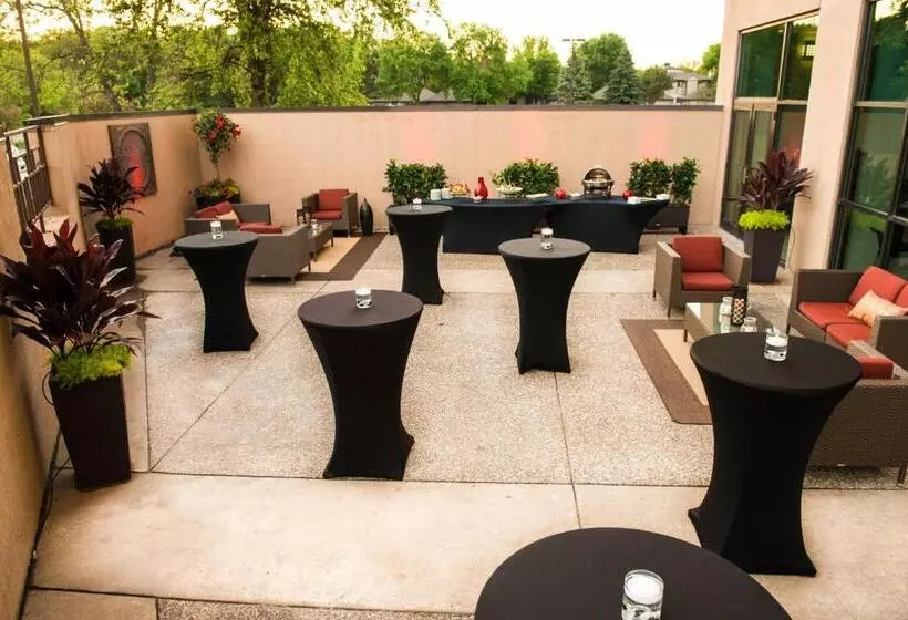 هتل Minneapolis Marriott West