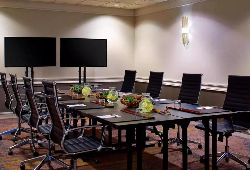 هتل Minneapolis Marriott West