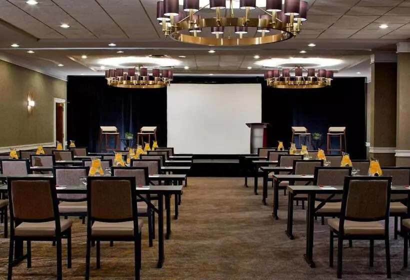 هتل Minneapolis Marriott West