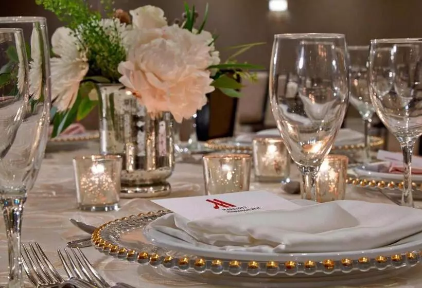 هتل Minneapolis Marriott West