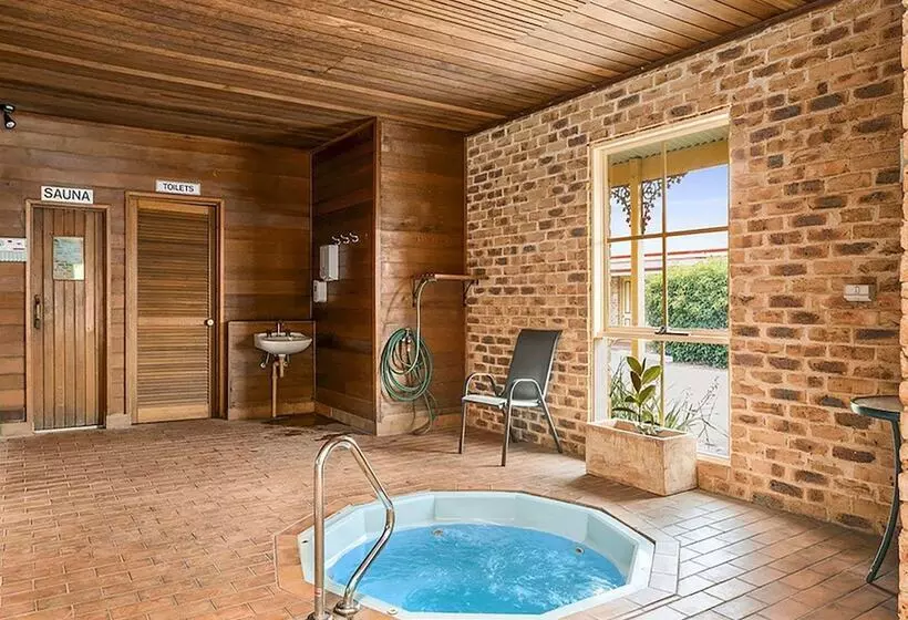 호텔 Quality Inn Colonial