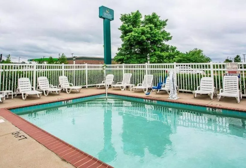 Отель Quality Inn & Suites