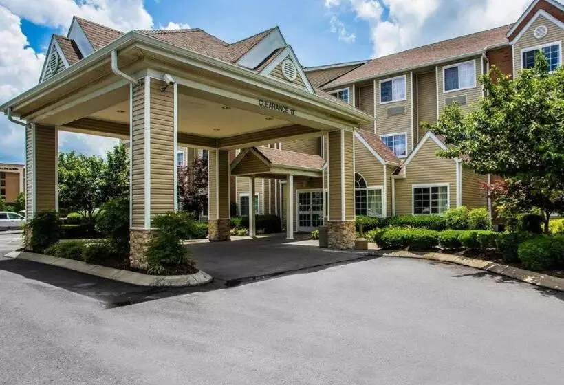 Отель Quality Inn & Suites