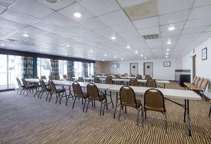 Отель Quality Inn