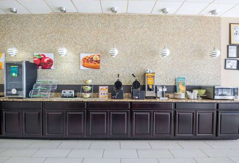 בית מלון כפרי Quality Inn