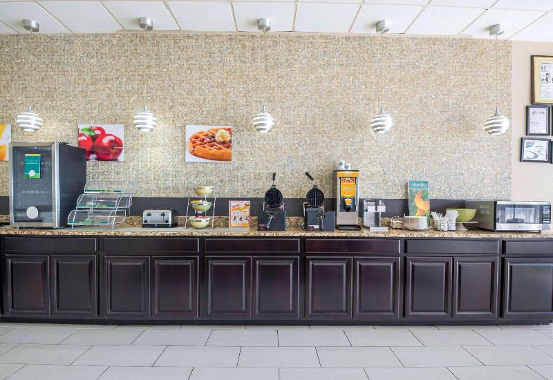 בית מלון כפרי Quality Inn