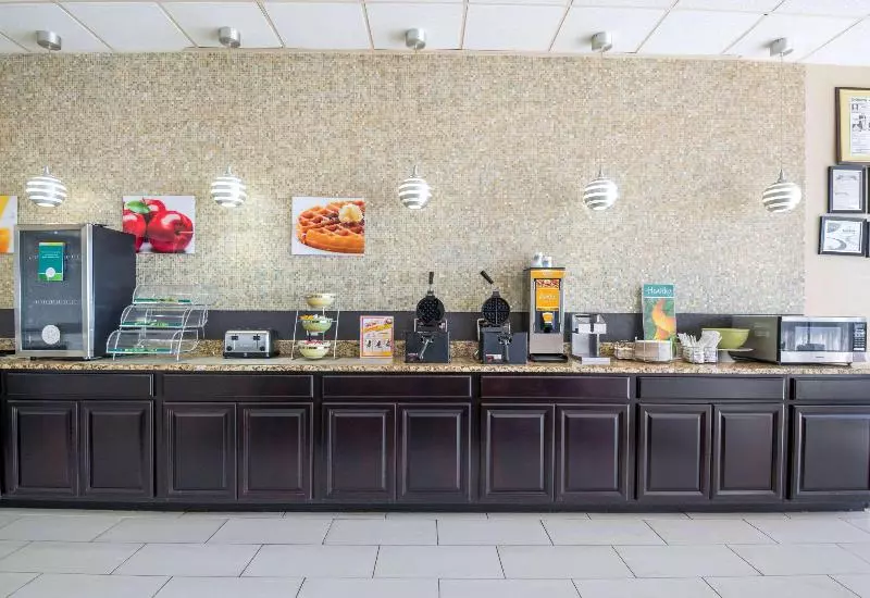 Отель Quality Inn