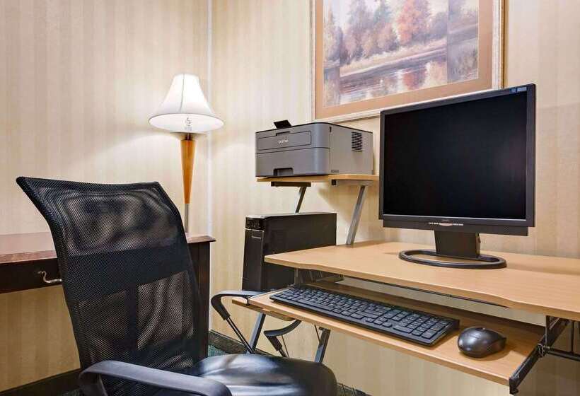 호텔 Ramada By Wyndham Cleveland Airport West