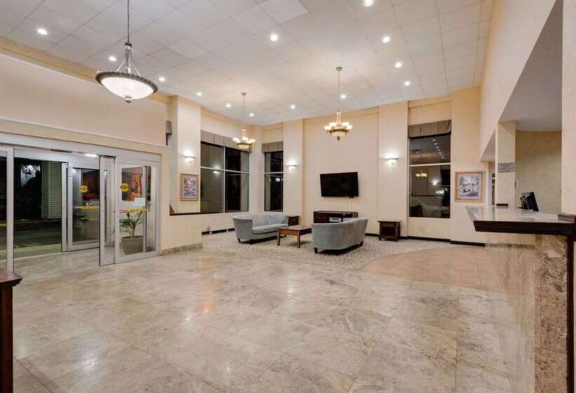 호텔 Ramada By Wyndham Cleveland Airport West