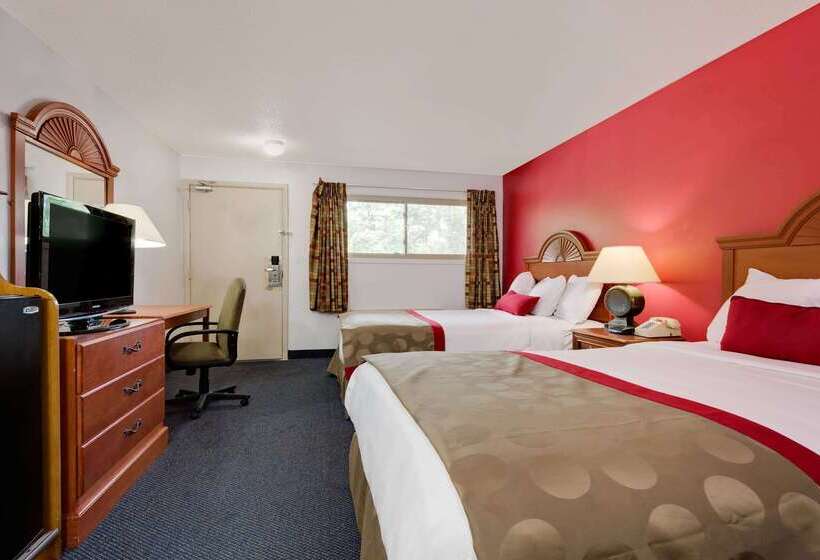 호텔 Ramada By Wyndham Cleveland Airport West