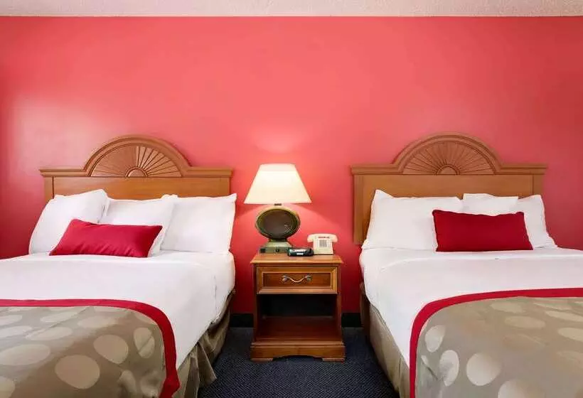 호텔 Ramada By Wyndham Cleveland Airport West