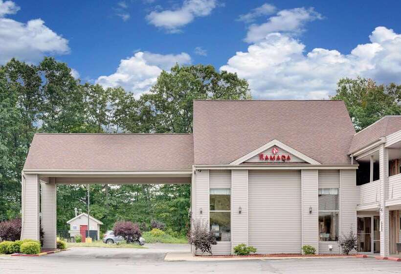 호텔 Ramada By Wyndham Cleveland Airport West