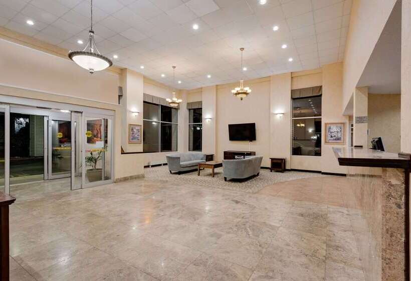 호텔 Ramada By Wyndham Cleveland Airport West