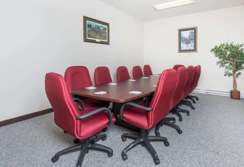 בית מלון כפרי Ramada By Wyndham Strasburg   Shenandoah Valley