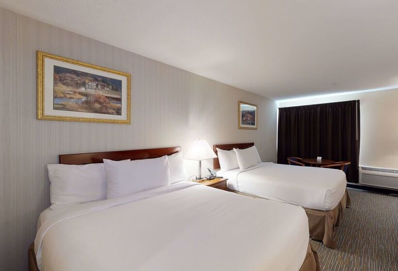 בית מלון כפרי Ramada By Wyndham Strasburg   Shenandoah Valley