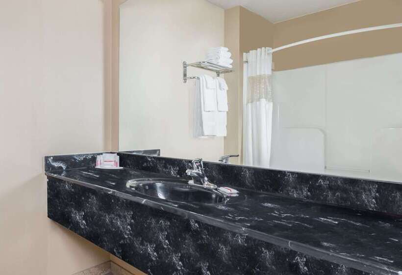 בית מלון כפרי Ramada By Wyndham Strasburg   Shenandoah Valley