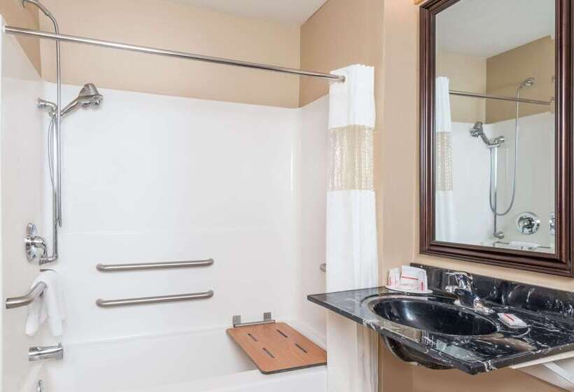 בית מלון כפרי Ramada By Wyndham Strasburg   Shenandoah Valley