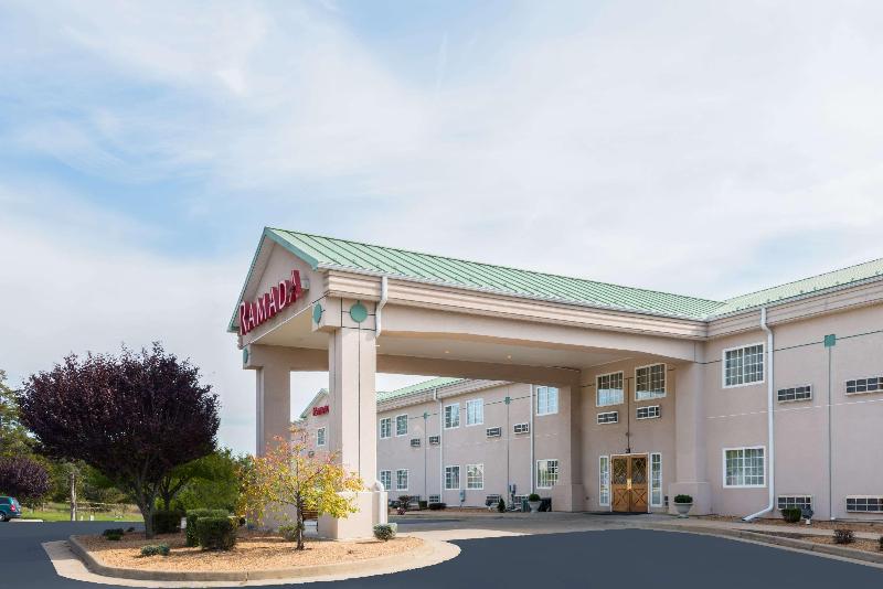 בית מלון כפרי Ramada By Wyndham Strasburg   Shenandoah Valley